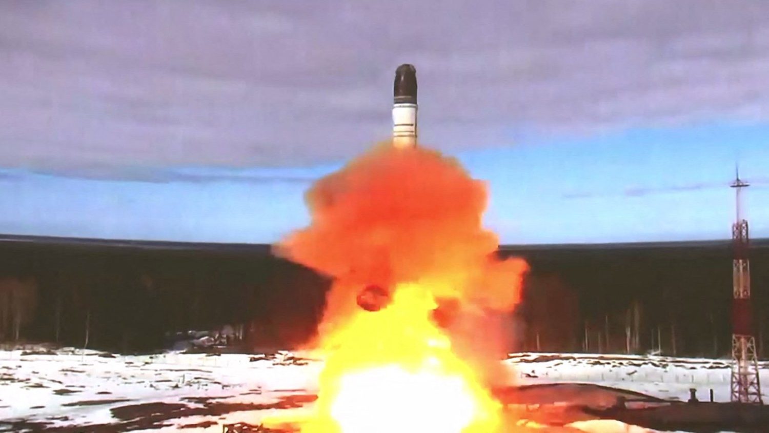 Kho vũ khí hạt nhân toàn cầu lần đầu tiên tăng lên kể từ Chiến tranh Lạnh
