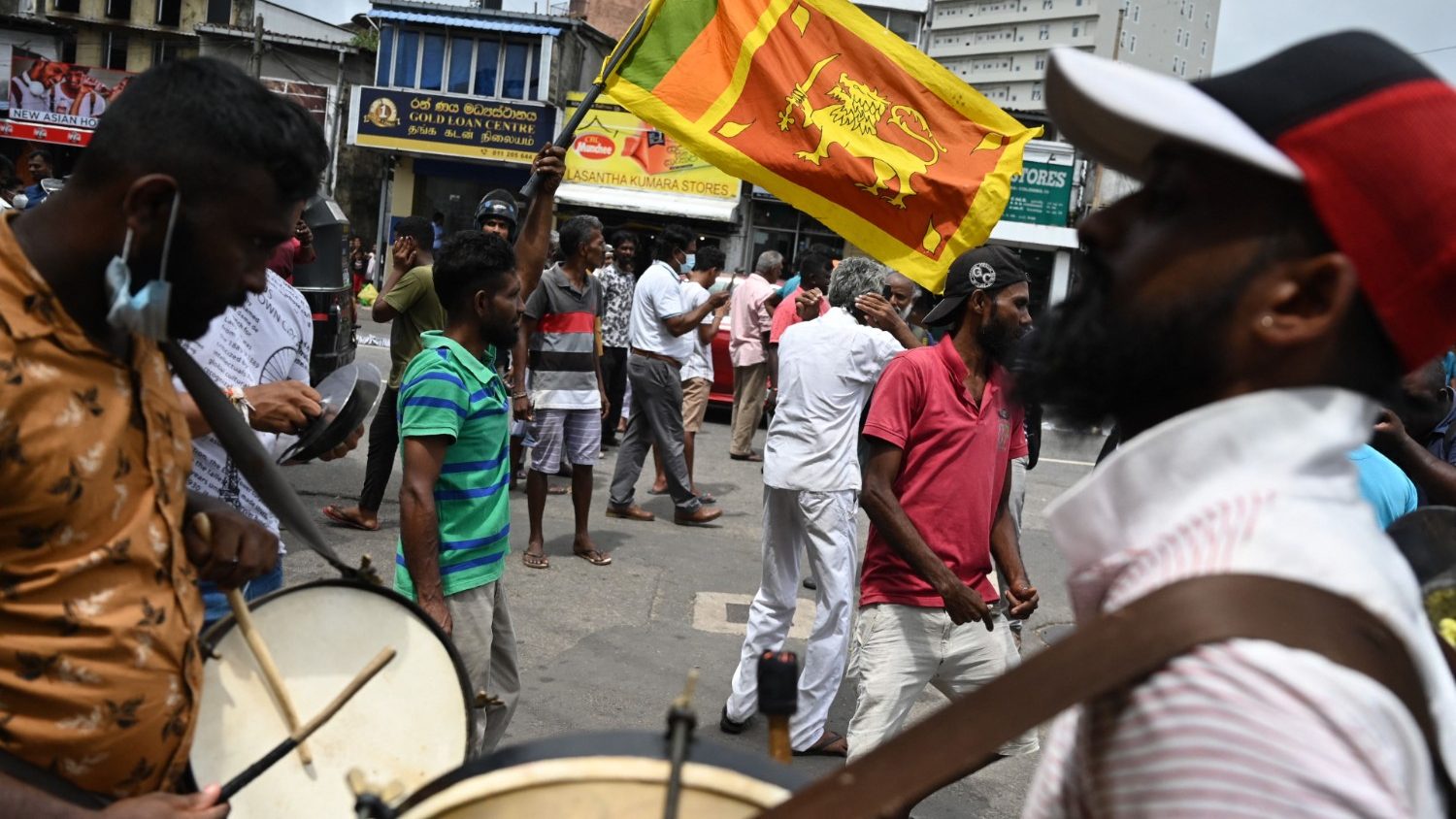 Một linh mục ở Sri Lanka bị bắt vì tham gia biểu tình chống chính phủ