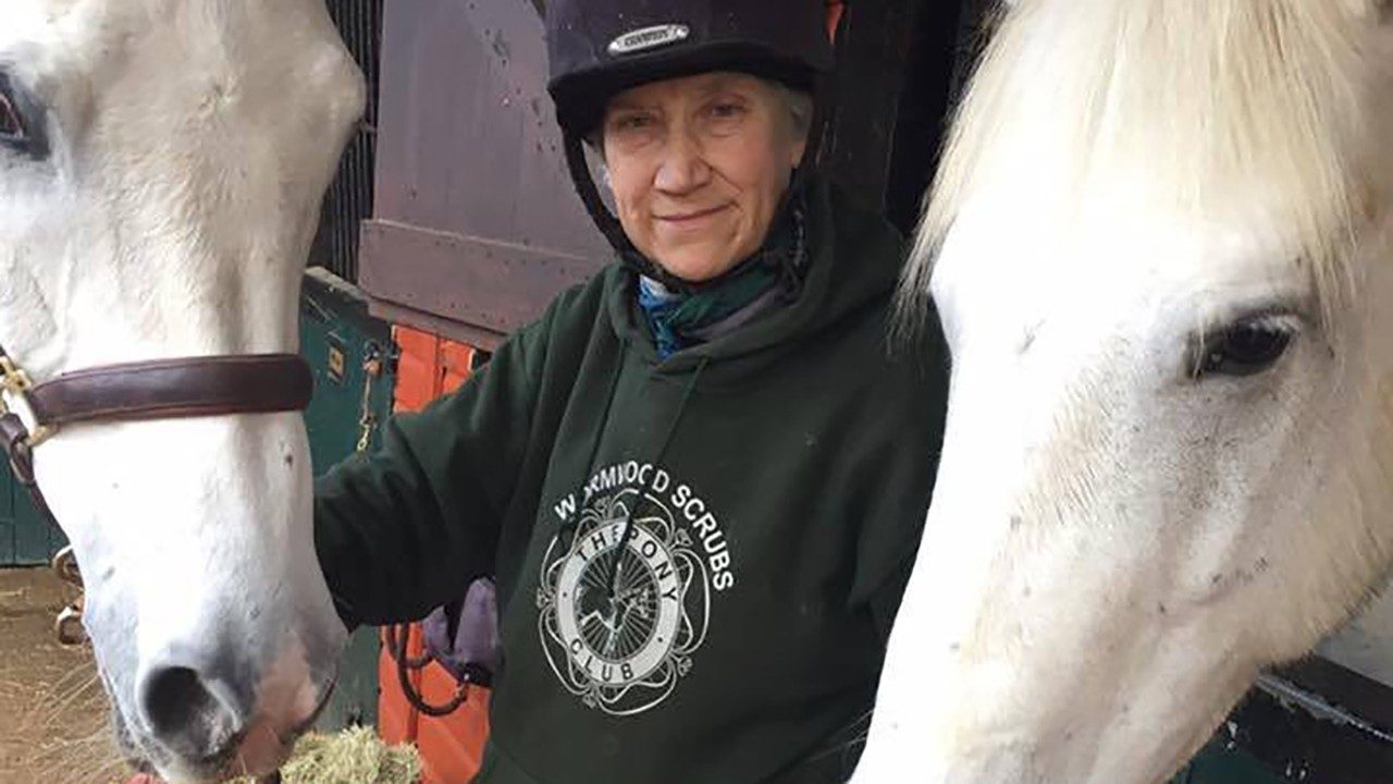 Sơ Mary-Joy: từ nông trại, đến sở cứu hỏa, đến huấn luyện viên cởi ngựa